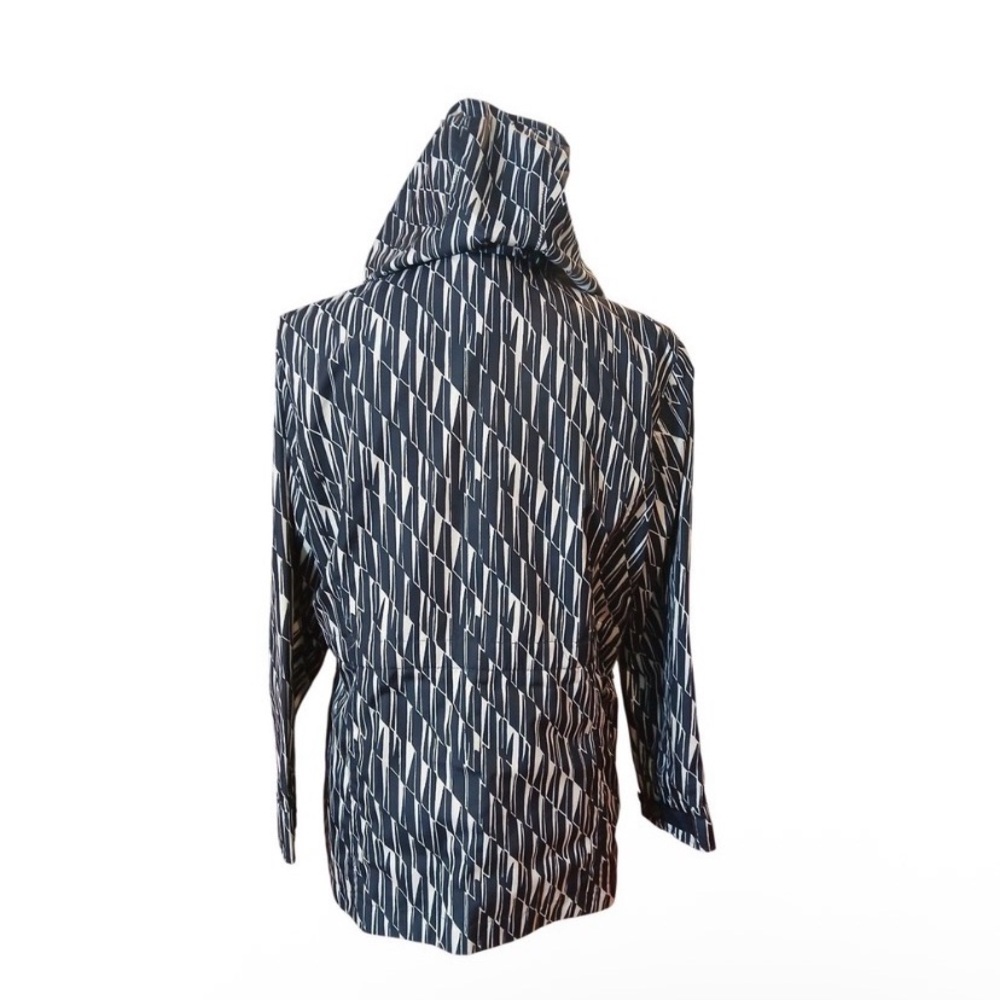 Lands' End Navy & White Patterned Rain Jacket with Red Lining - Picture 8 of 14
